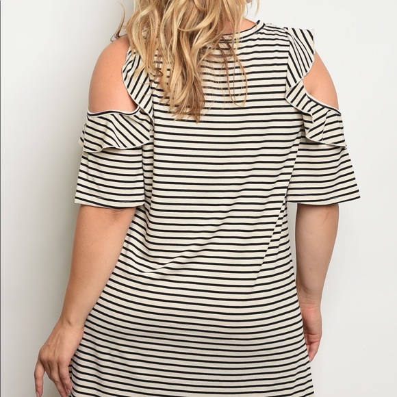 🌻PLUS Black & Cream cold shoulder tunic🌻 - Picture 2 of 4